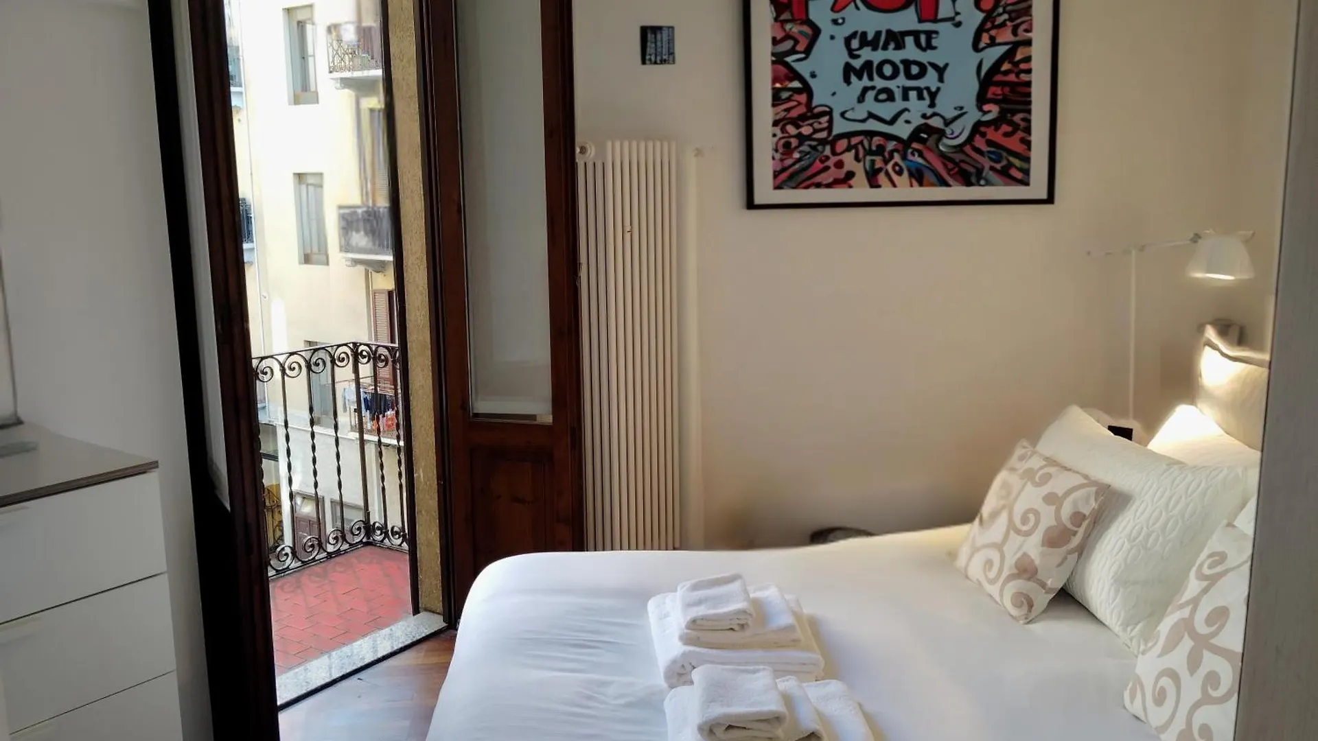 Vfh Eustachi Stylish Apartment